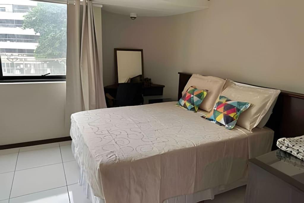 1/4, Camareira, Piscina, Barra/ondina Apartamento *